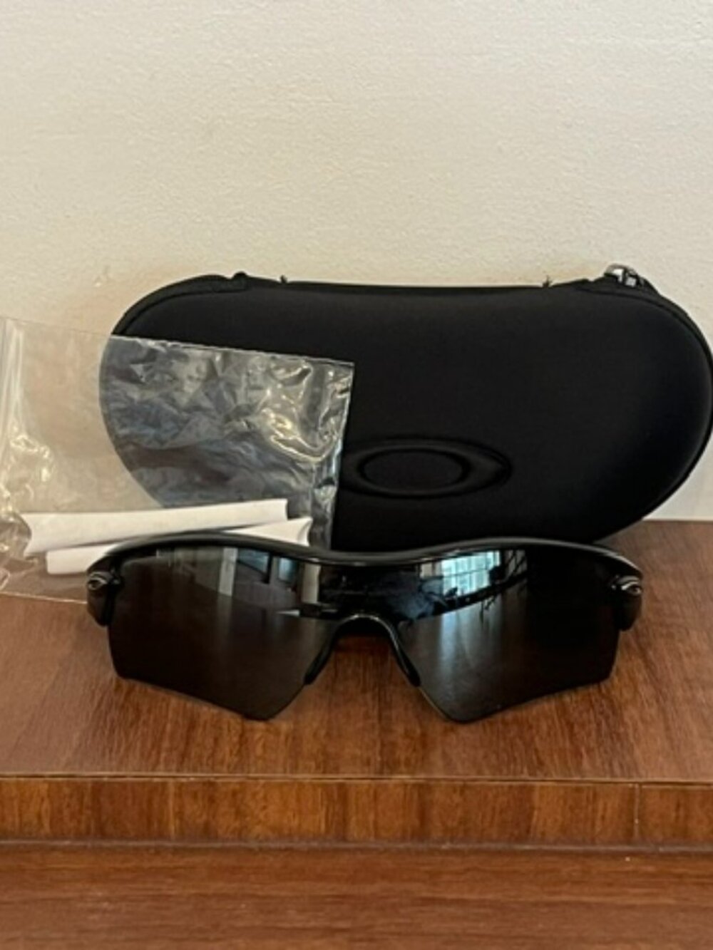 Oakley Radar 11-472 132 Black Sunglasses w/ Case and Extra Ear Guard